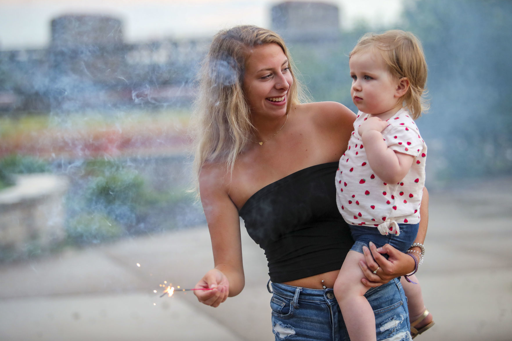 070419-mda-nws-redwhiteboom-001